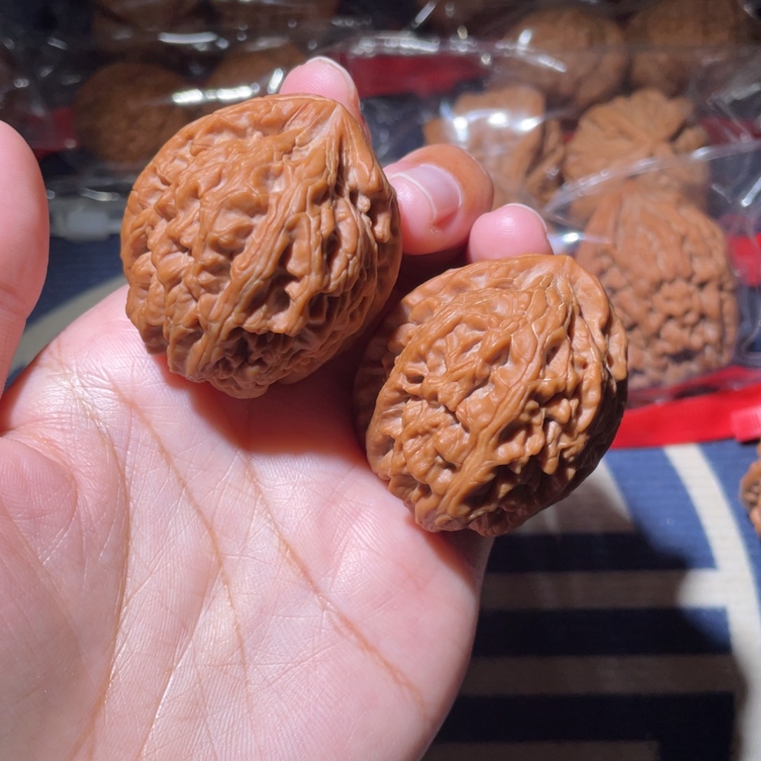 文玩核桃吊坠红锦鲤42