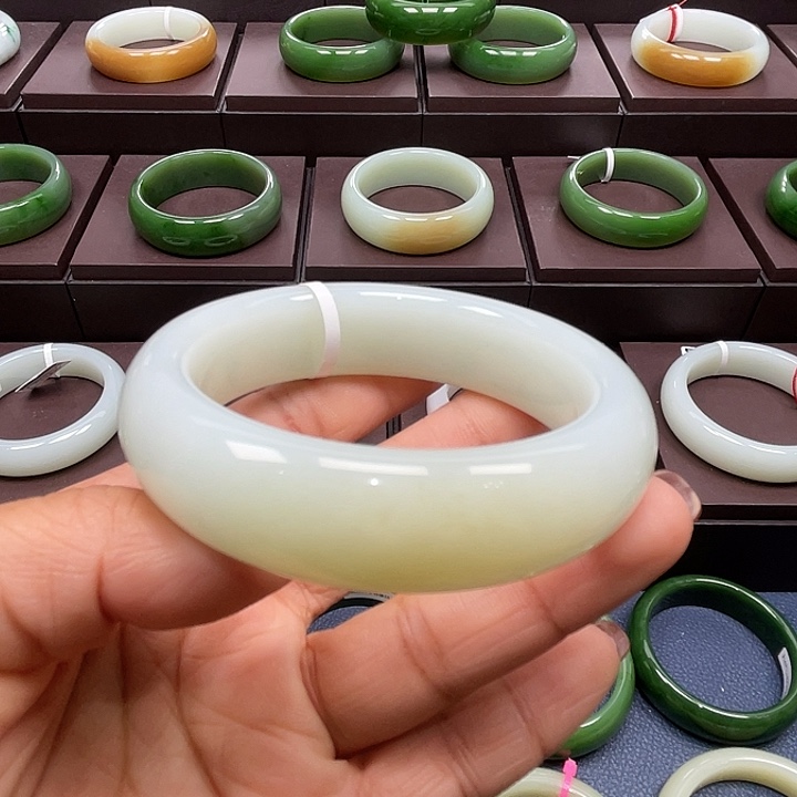 和田玉未镶嵌手镯57