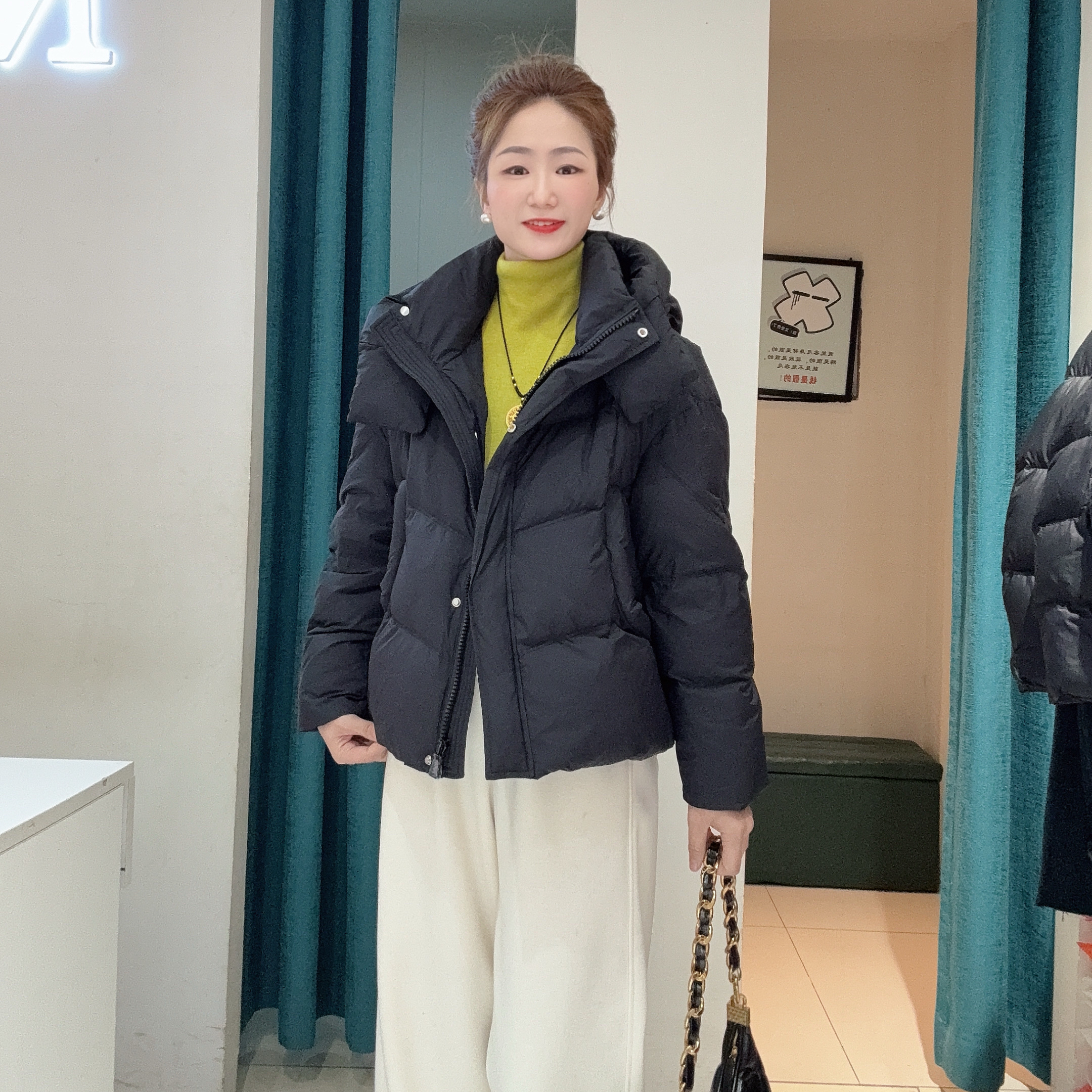 2025年冬季国标90白鸭绒保暖显瘦纯色短款连帽女