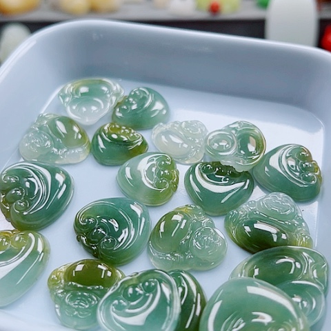 翡翠未镶嵌颈饰多样性发货一件