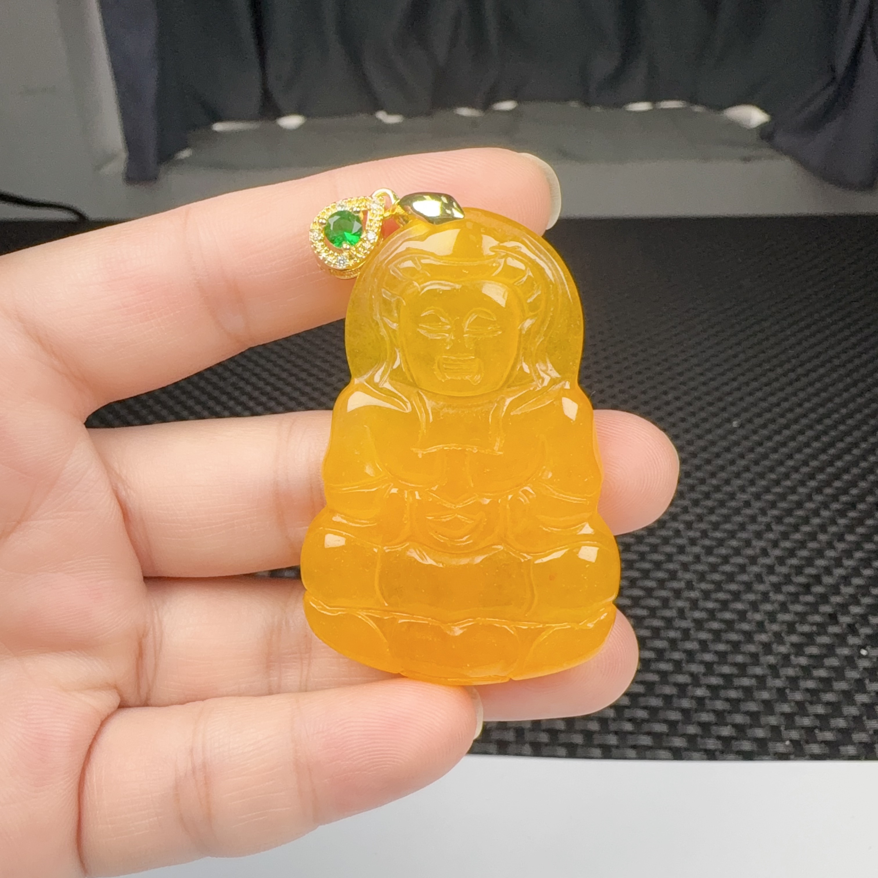 z76黄观音吊坠精致