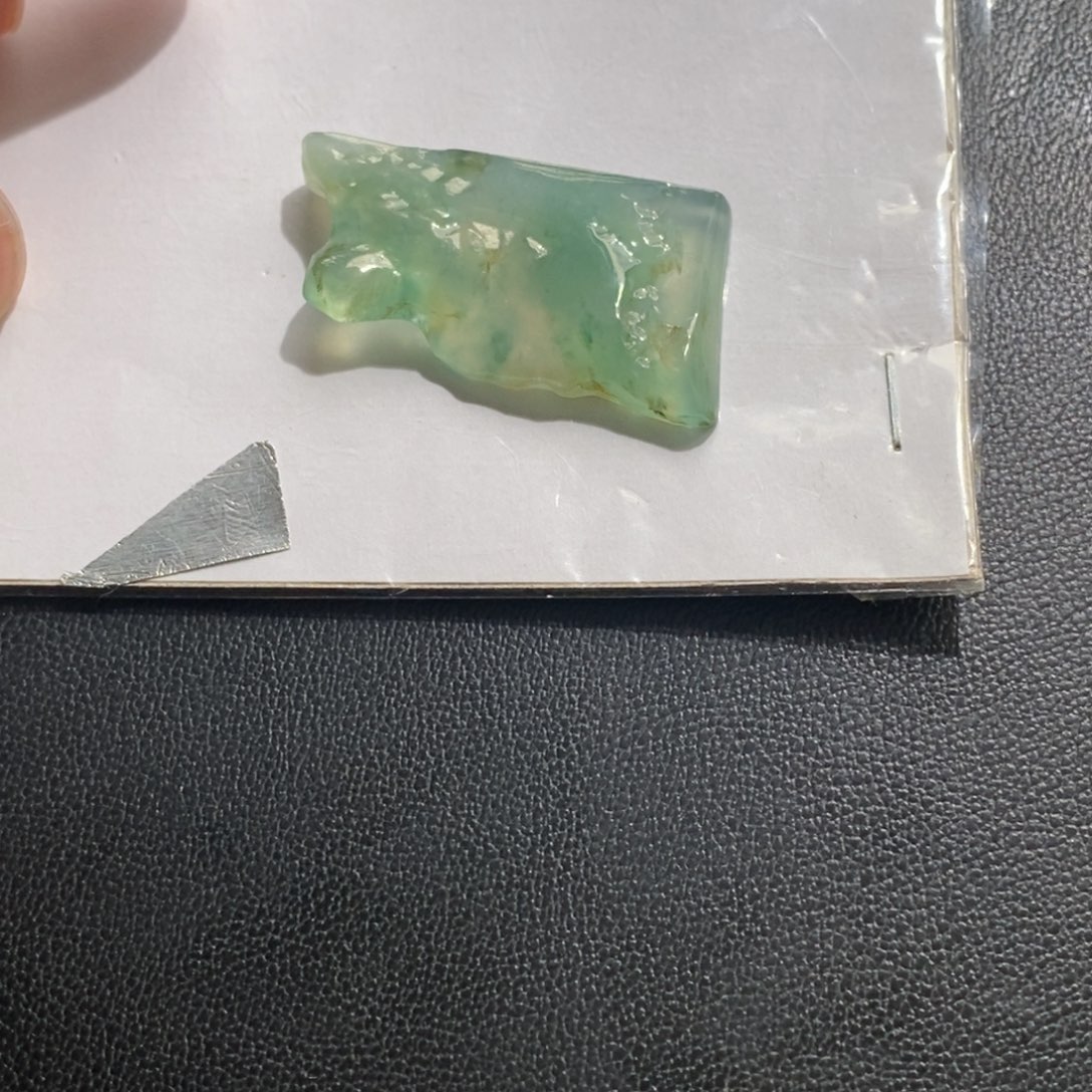 定制翡翠未镶嵌飘花起胶吊坠