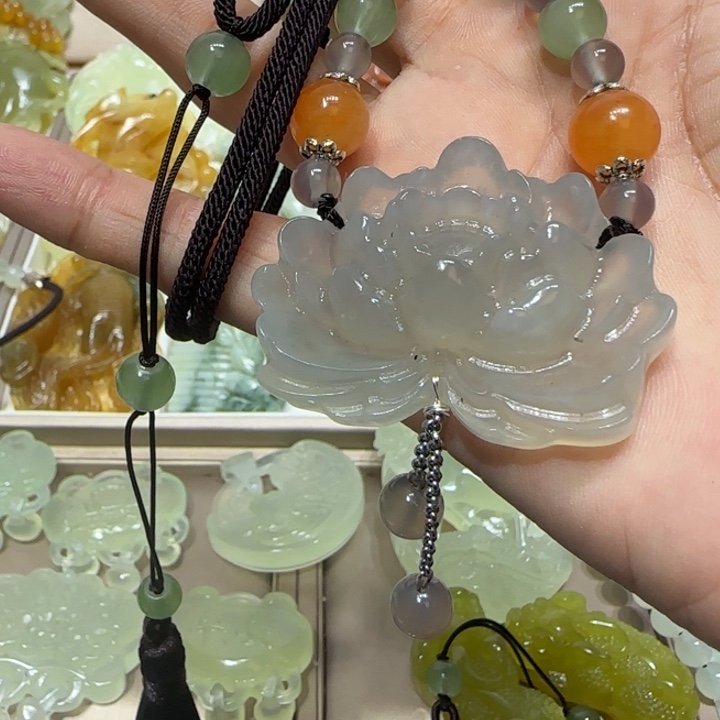 蛇纹石玉吊坠未镶嵌