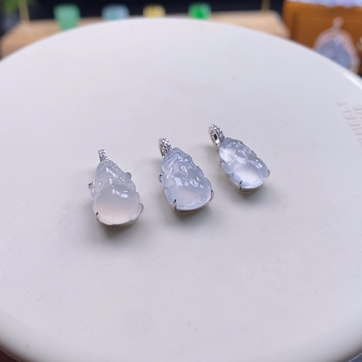 翡翠吊坠(不含链)18K金镶嵌翡翠多样性发其一（单个）