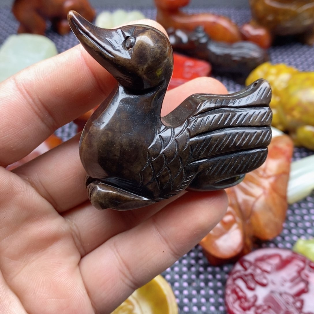 蛇纹石玉颈饰未镶嵌