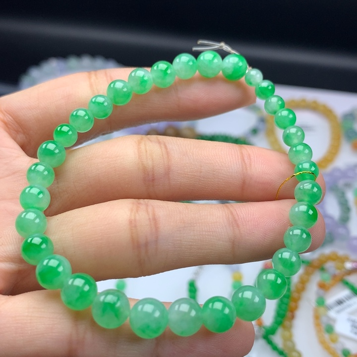 翡翠手镯未镶嵌卡