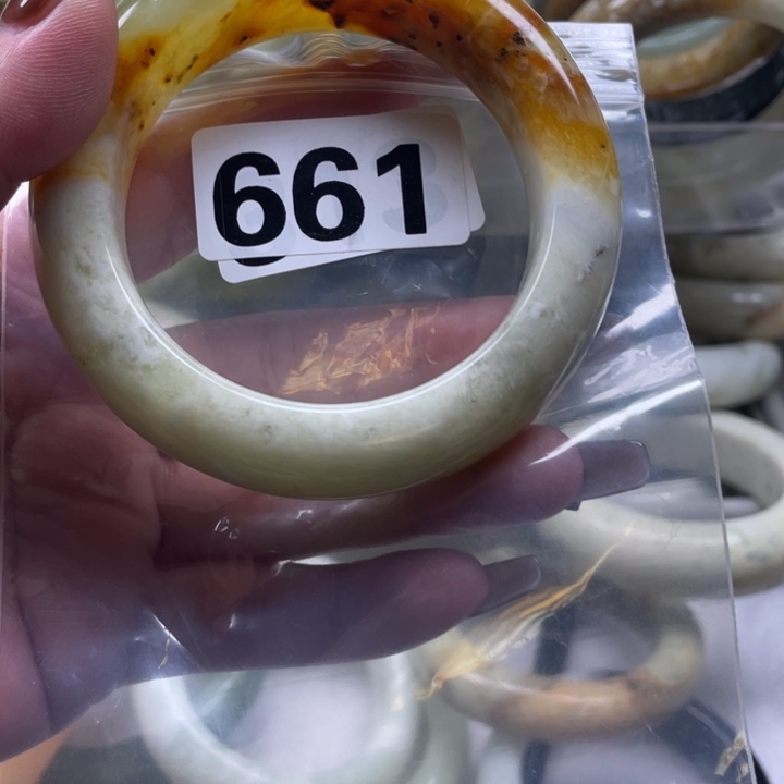 多***菜蛇纹石玉未镶嵌手镯