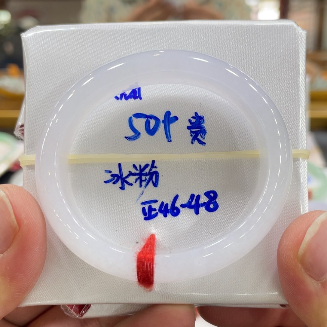 翡翠手镯未镶嵌翡翠