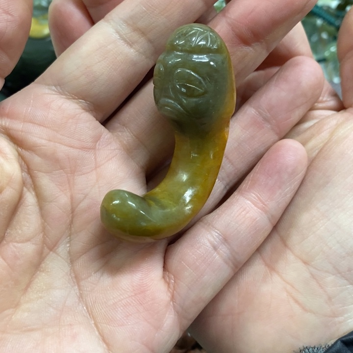 未镶嵌岫岩河磨玉（透闪石质玉）把件阿*