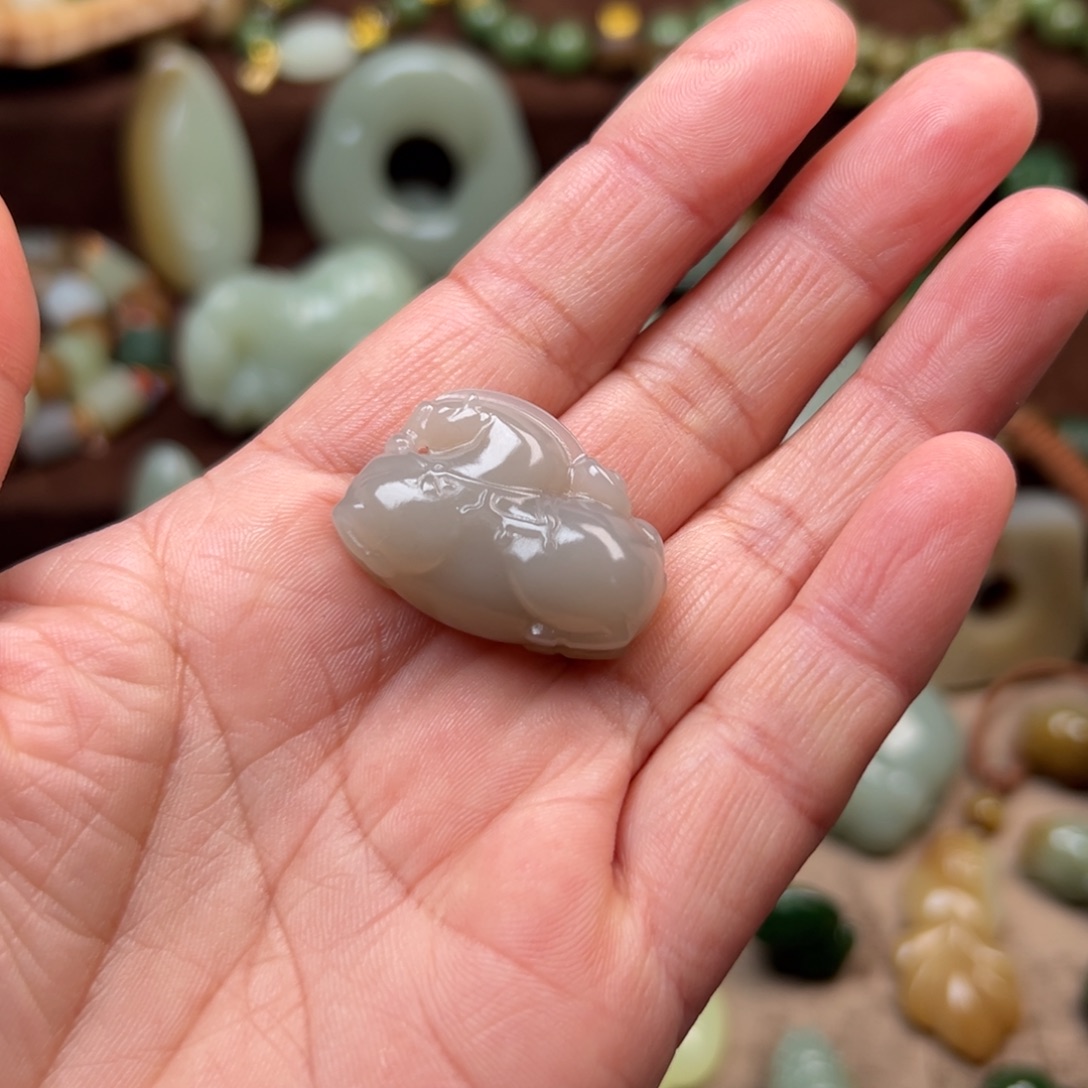 和田玉未镶嵌颈饰