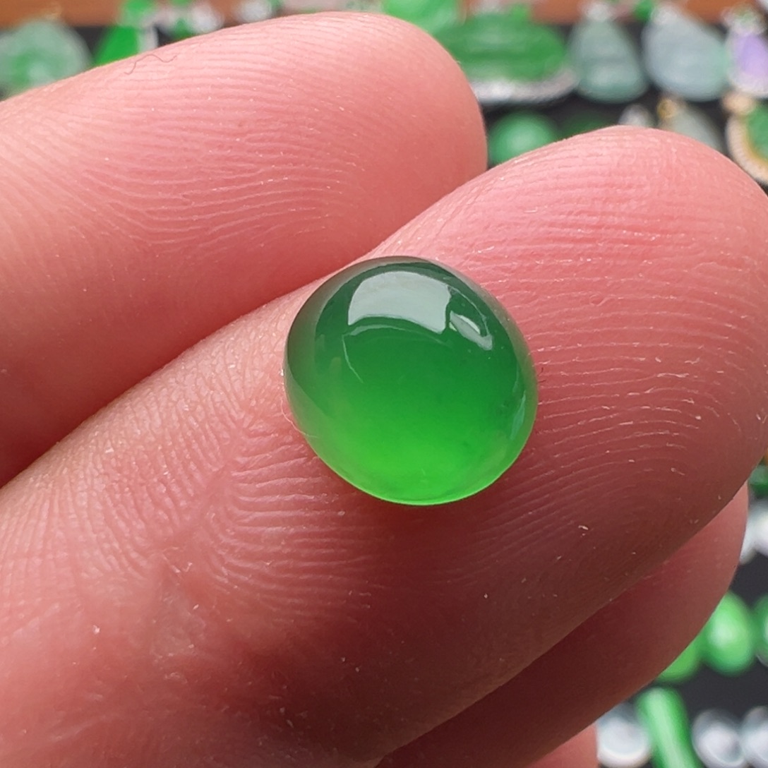 翡翠颈饰未镶嵌蛋面8.2