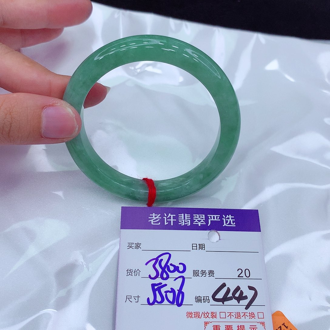 翡翠手镯未镶嵌翡翠