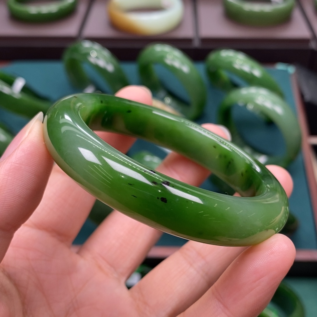 和田玉（碧玉）未镶嵌手镯