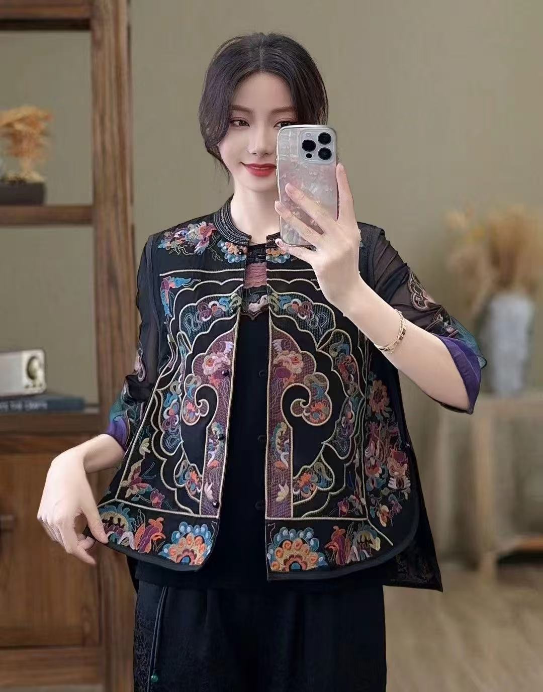 2025秋季新款新中式国风刺绣花马甲女盘扣显瘦百搭坎肩马夹女