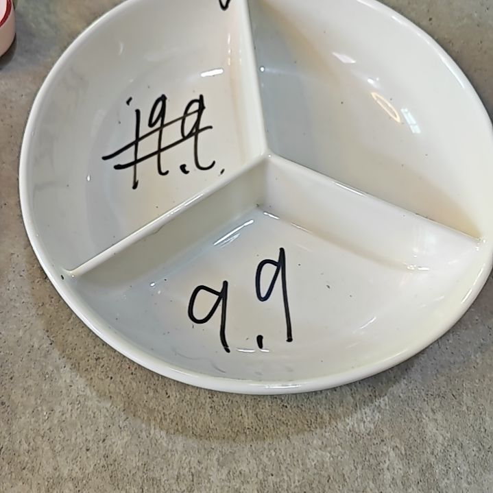 白色分装盘一个装