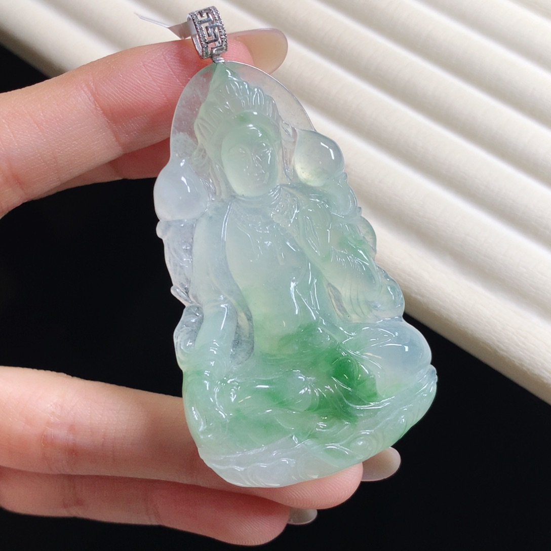 翡翠颈饰18K金镶嵌度姆