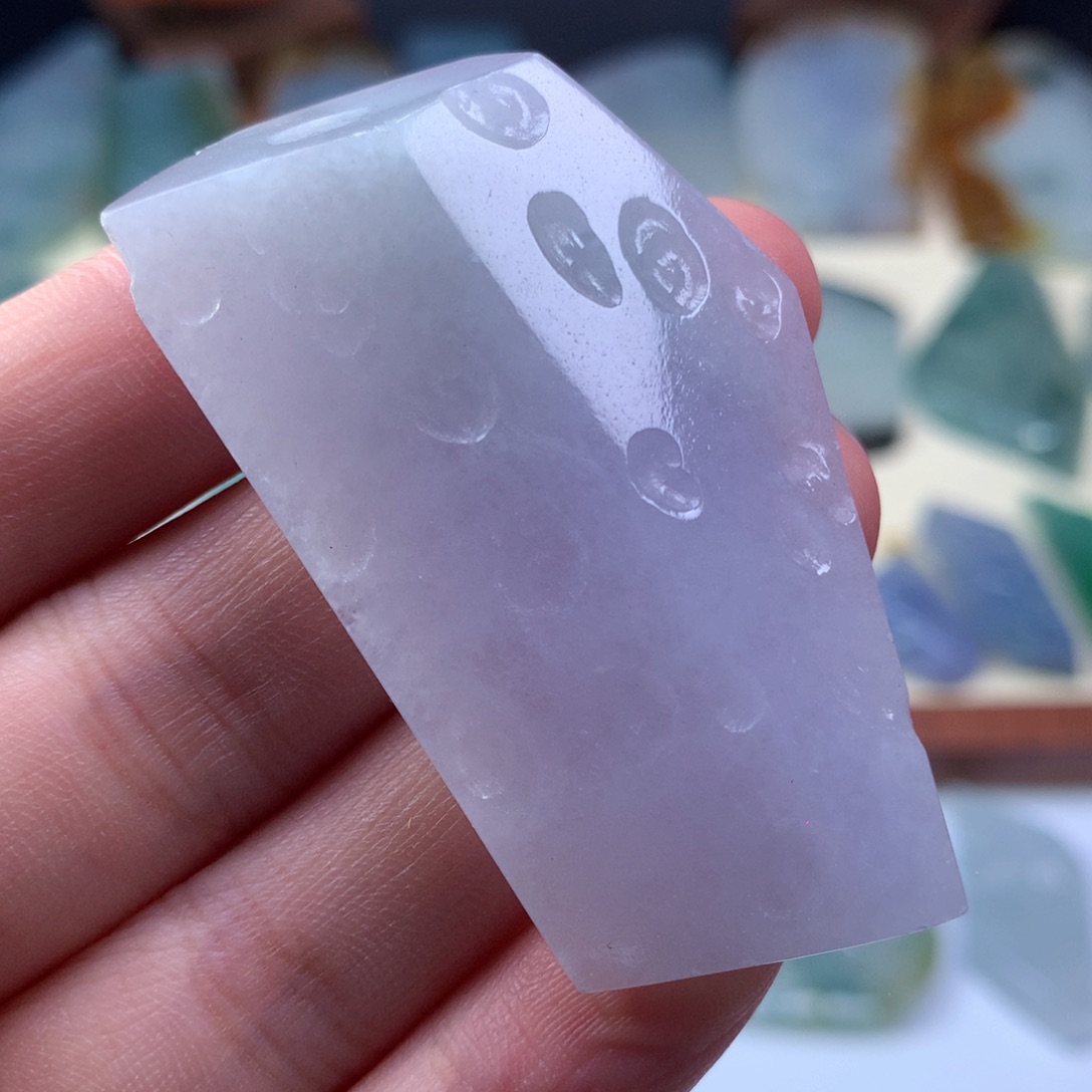 翡翠未镶嵌颈饰好