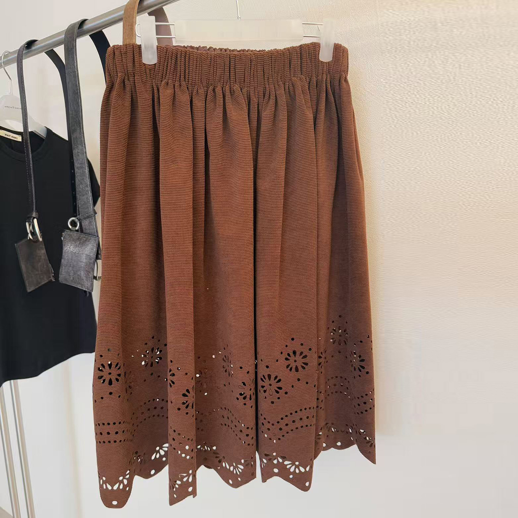 widelia陈魅儿2025秋冬新款A字裙重工复古松紧腰镂空半身裙815925