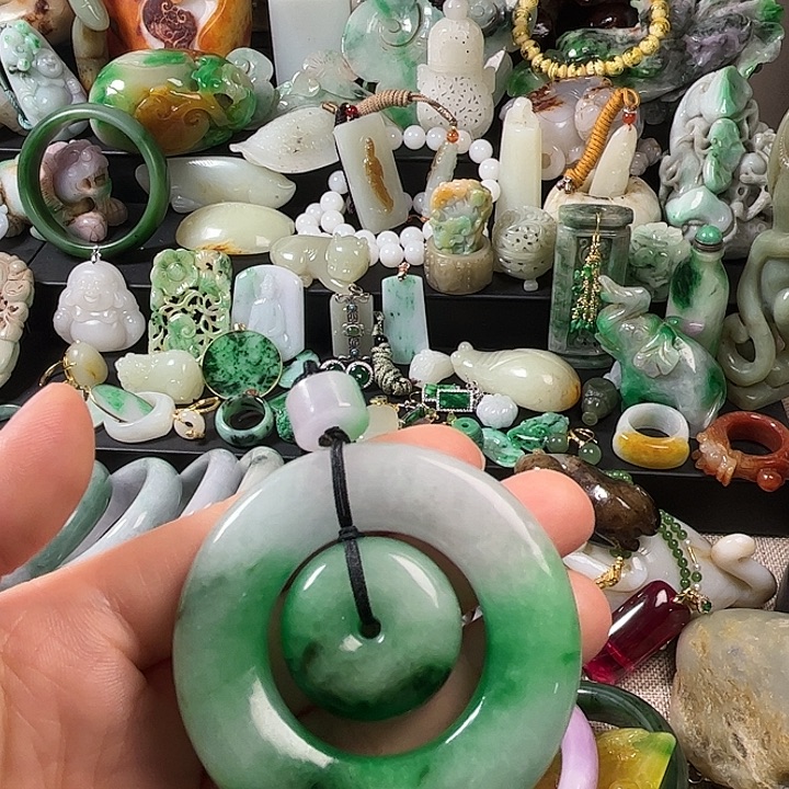 h***n翡翠未镶嵌颈饰翡翠未镶嵌颈饰