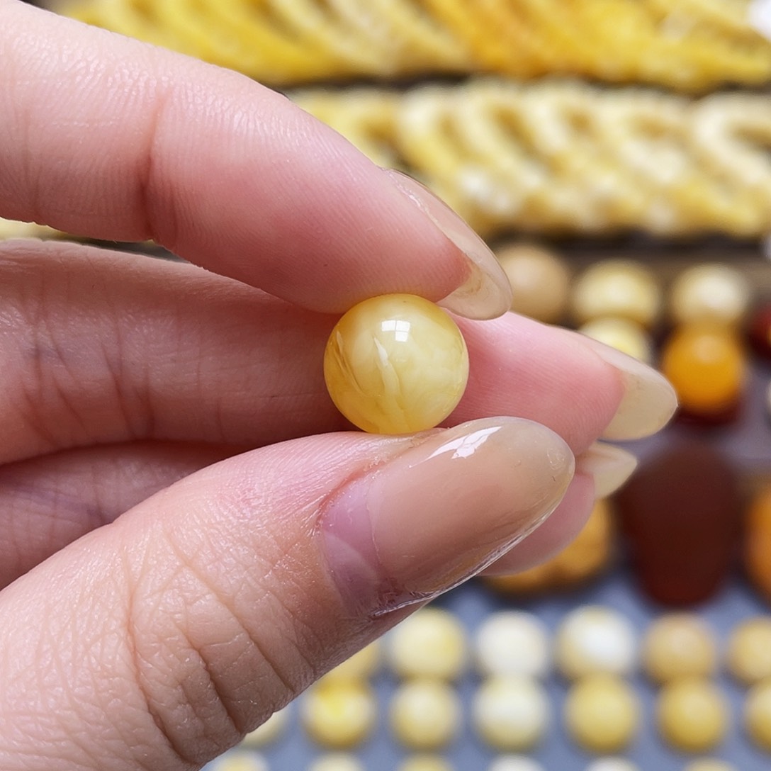 未镶嵌琥珀裸石৫**风蜜蜡圆珠10.5mm微瑕