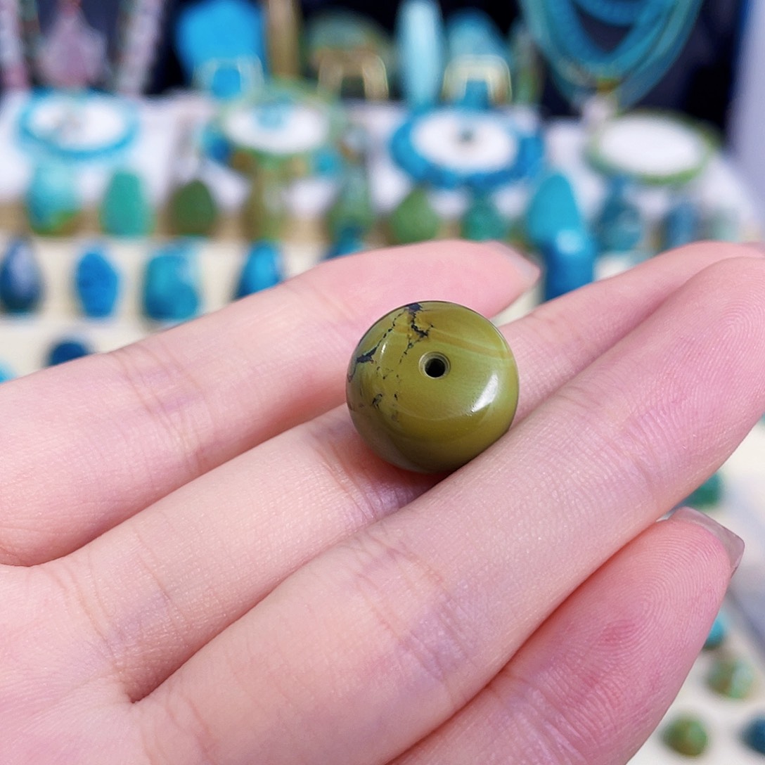 绿松石未镶嵌颈饰