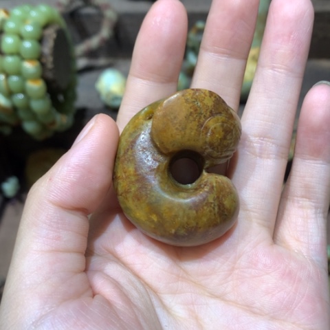 未镶嵌岫岩河磨玉（透闪石质玉）挂件