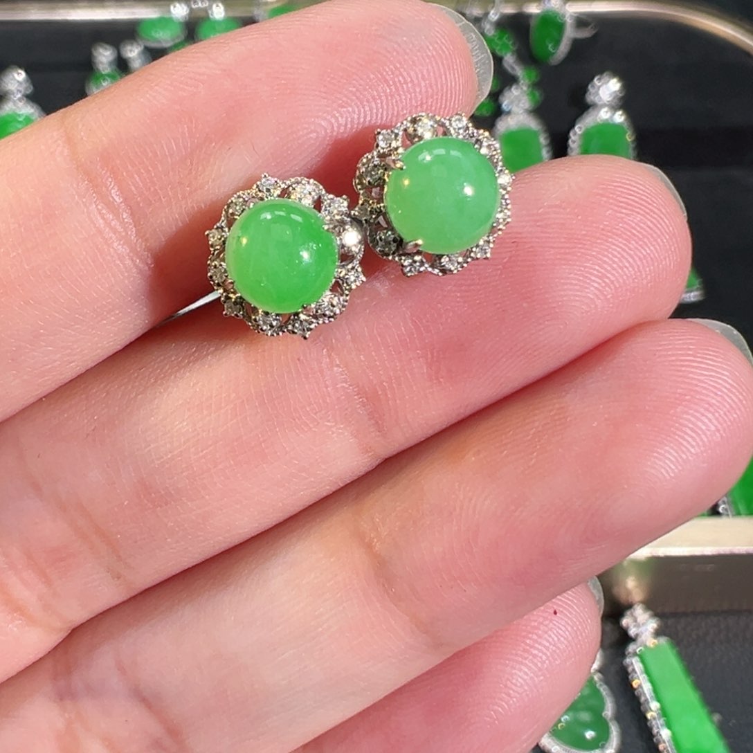 【闪购商品】翡翠吊坠(不含链)18K金镶嵌