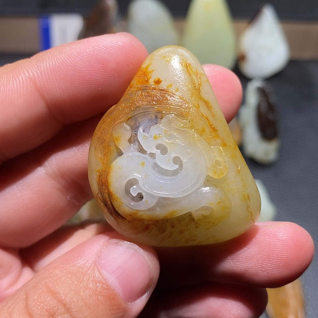 小****和田玉未镶嵌颈饰定制