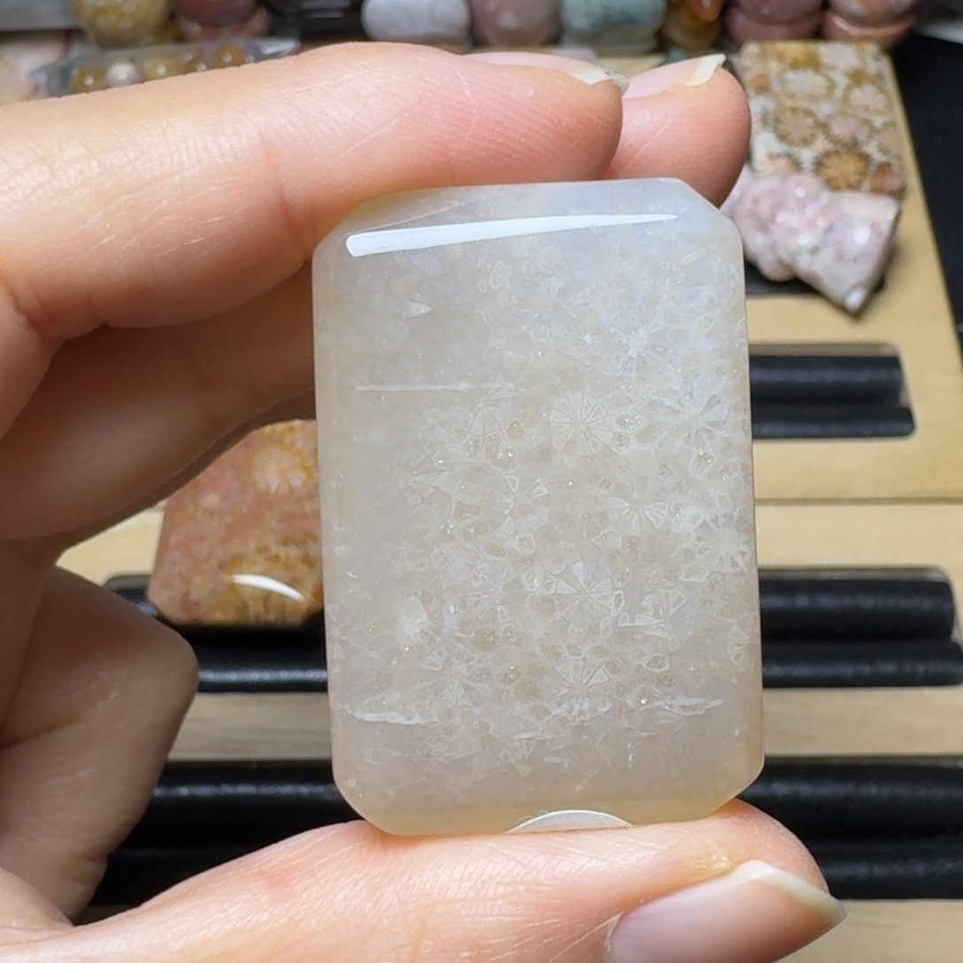 硅化玉冰糖的蕾丝暗花，有点烧刀未镶嵌