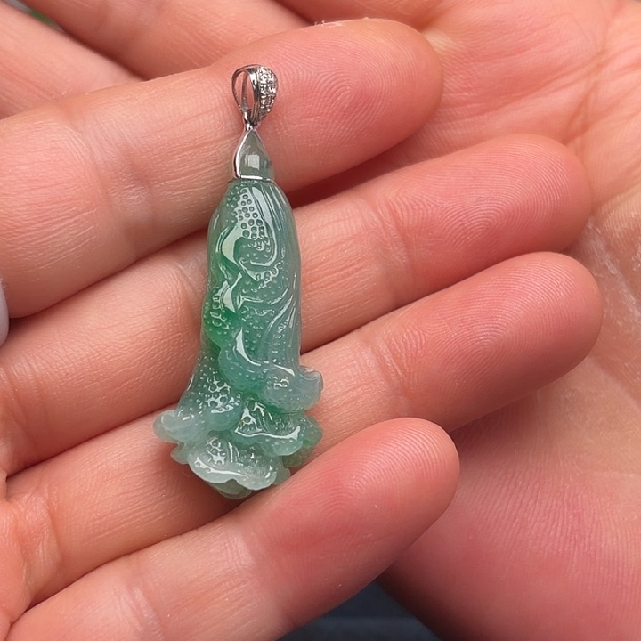 翡翠裸石翡翠挂坠