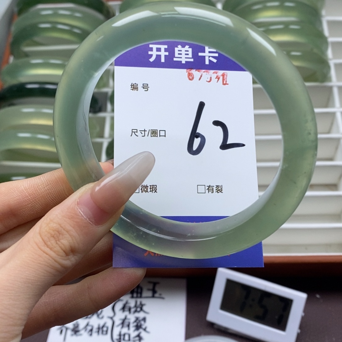 蛇纹石玉手镯未镶嵌