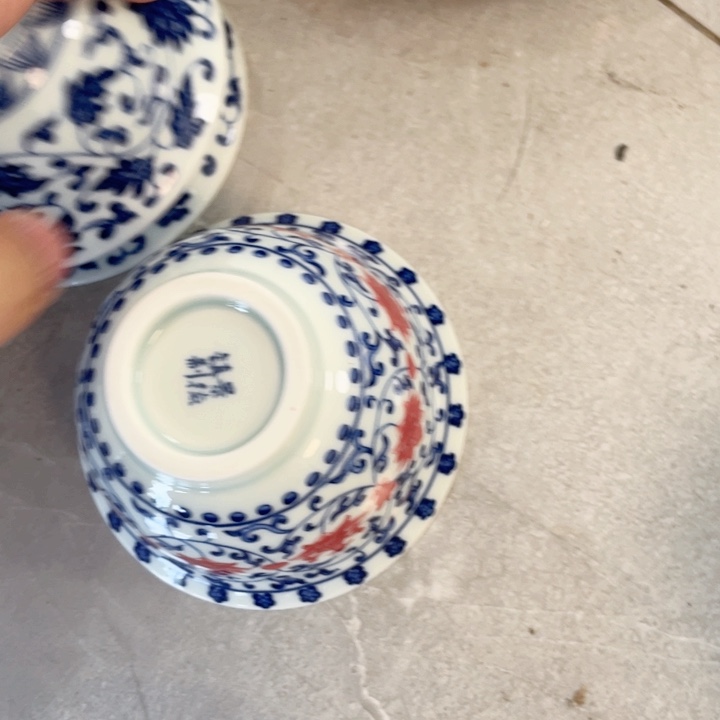 瓷片釉里红缠枝莲主人杯