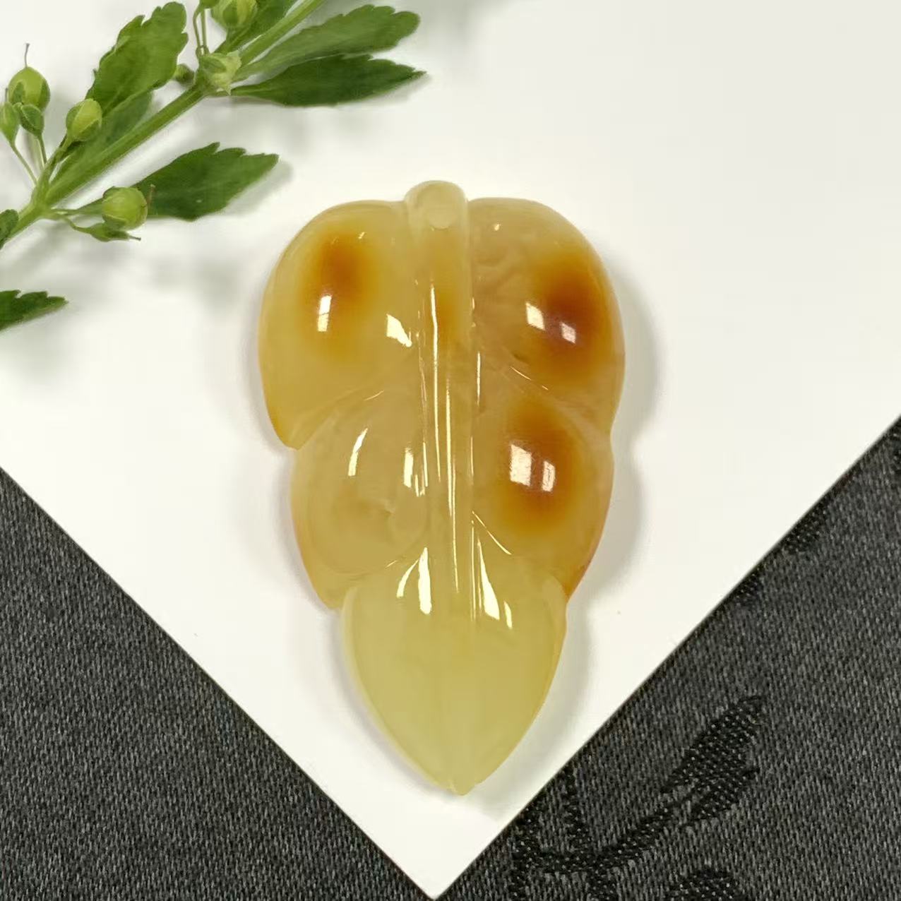 「戴琴珠宝」Z628-蜜蜡雕刻件吊坠（多样性发其一）