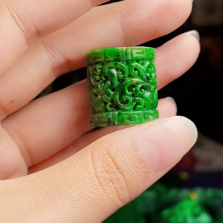翡翠未镶嵌颈饰多样性