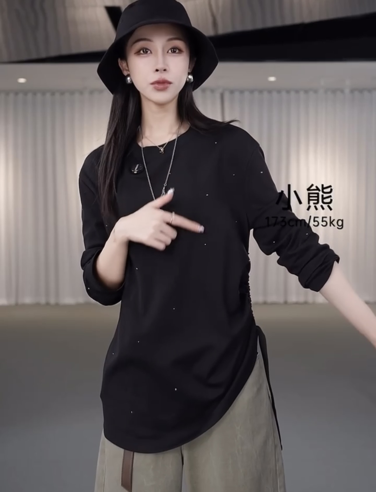商场同款新款早秋黑色宽松纯色圆领卫衣530100-4252211