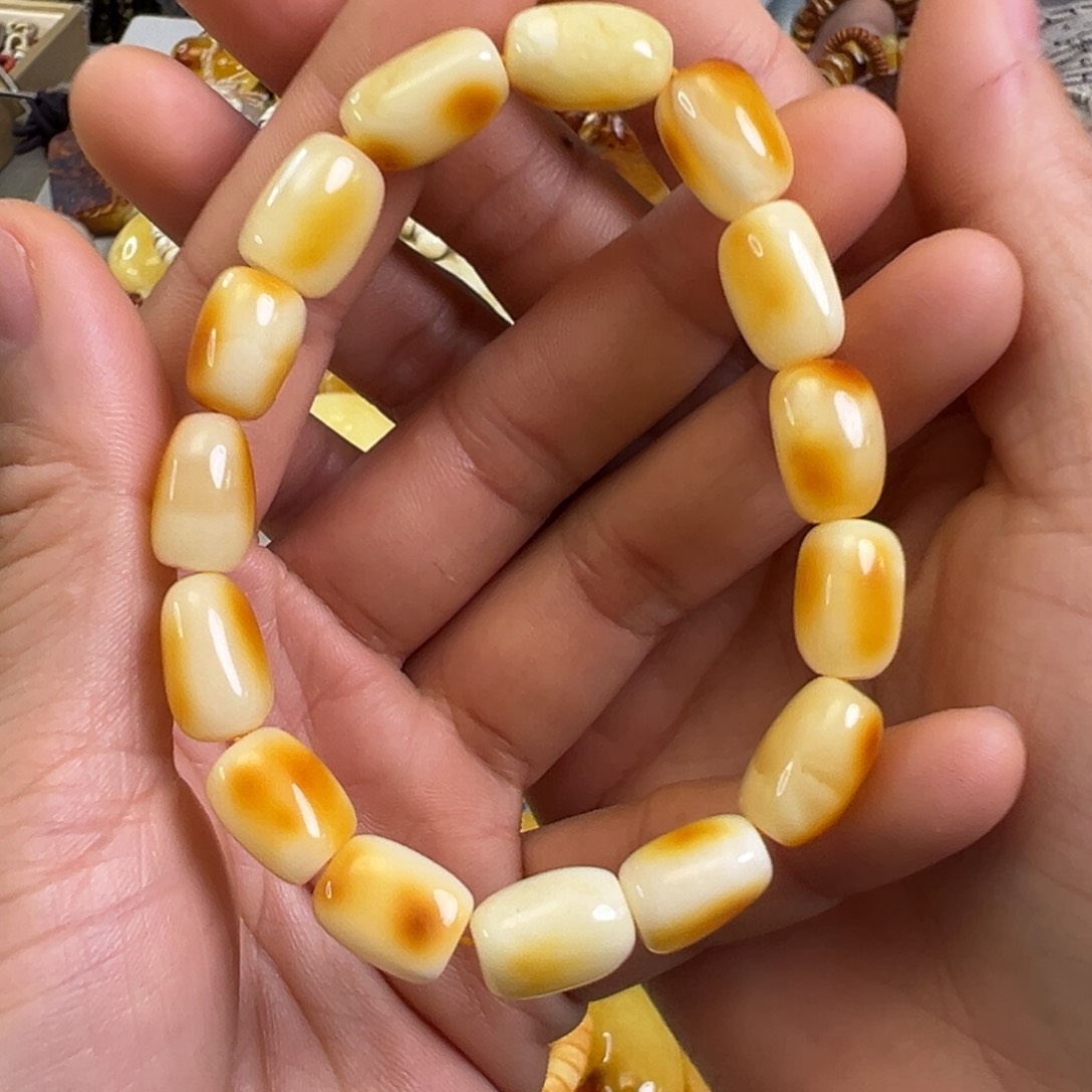 蜜蜡裸石未镶嵌蜜蜡