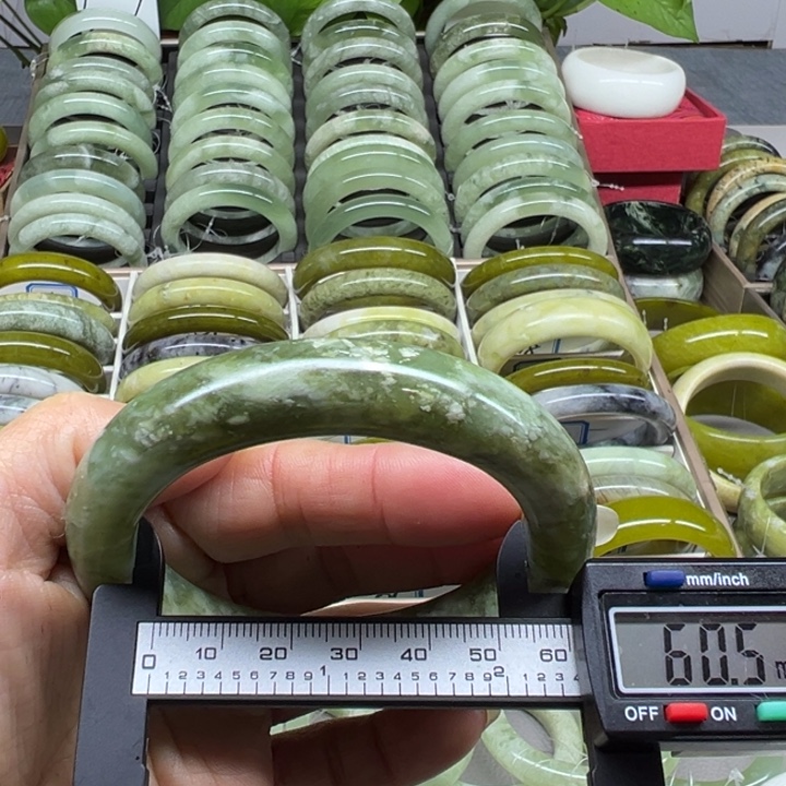 蛇纹石玉未镶嵌手镯74