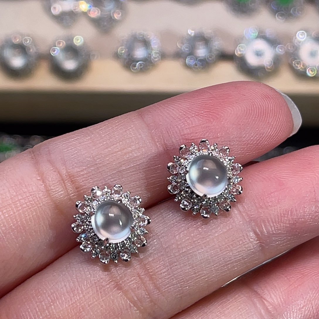 翡翠18K金镶嵌耳饰玻璃种冰蛋