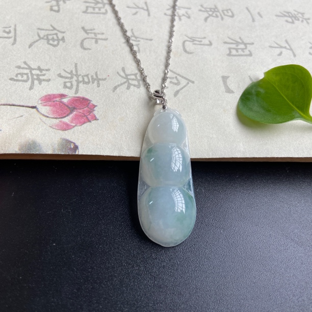 A3纯天然缅甸翡翠《福豆》气质精致坠链时尚