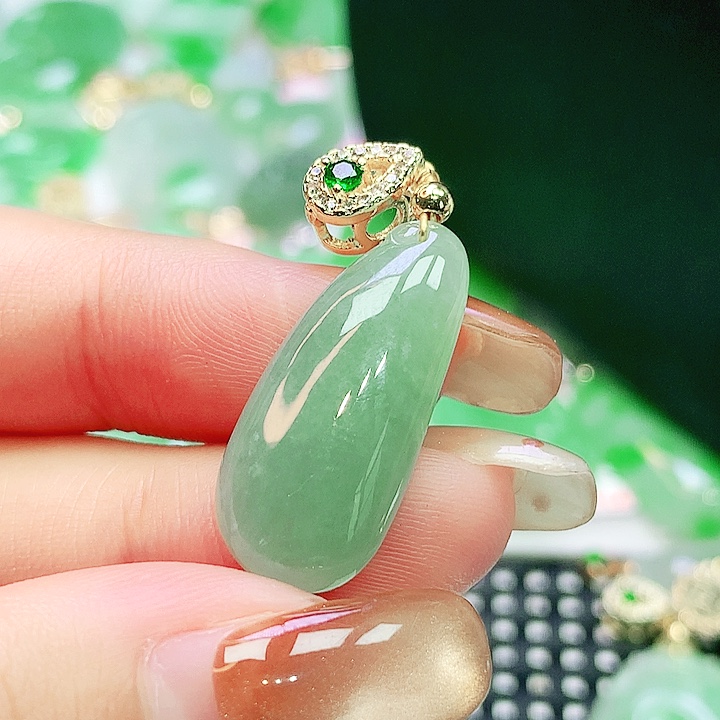 翡翠未镶嵌颈饰翡翠