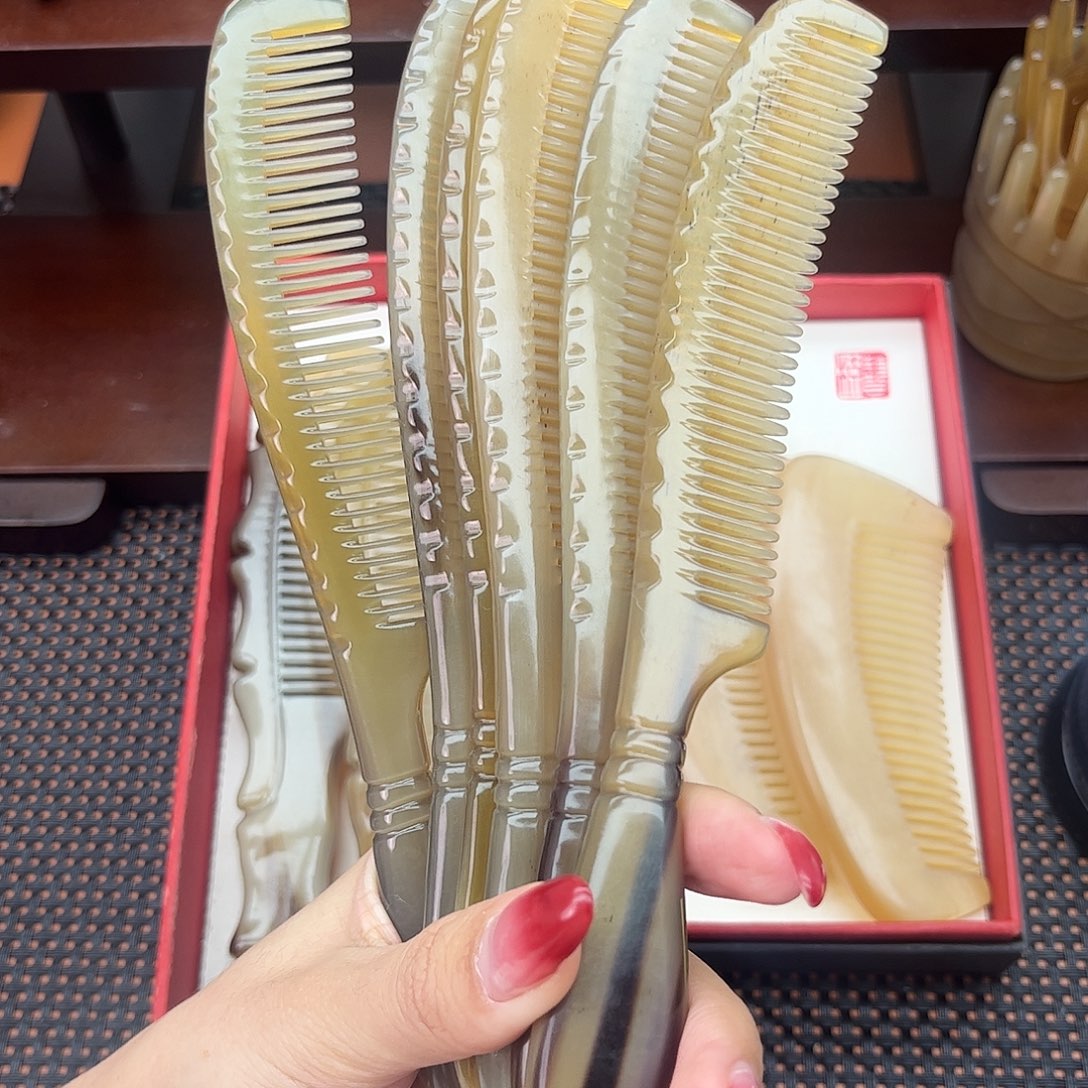手工制作纯牛角梳子