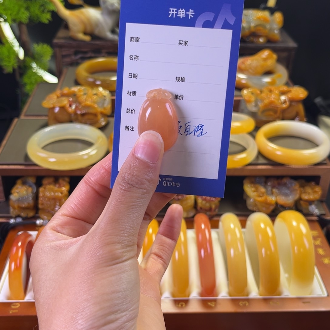 颈饰未镶嵌石英质玉