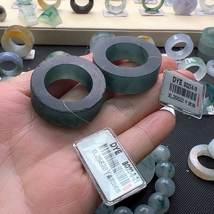 定制翡翠未镶嵌w*t戒指