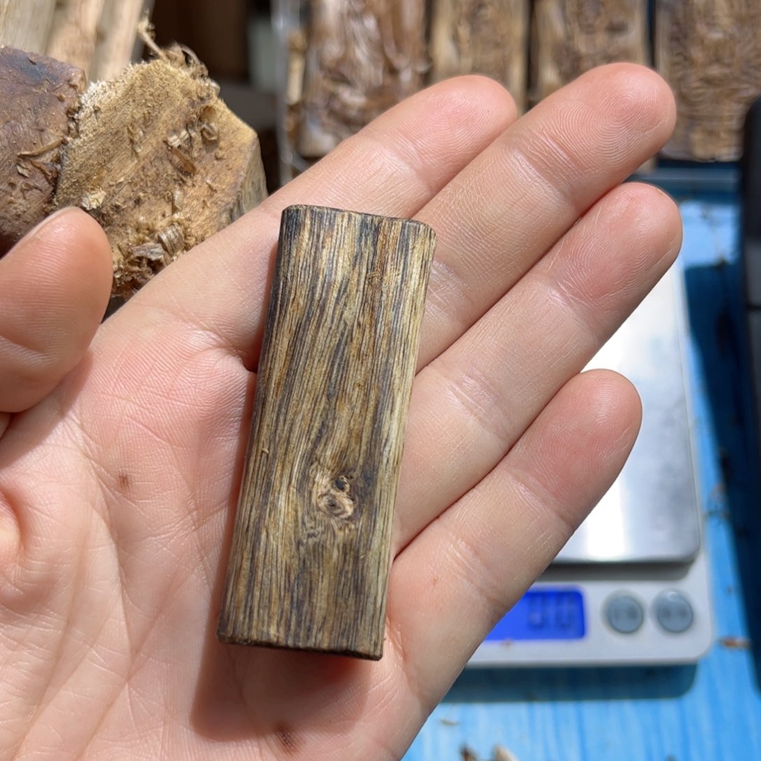 沉香吊坠陆河素牌6.5克