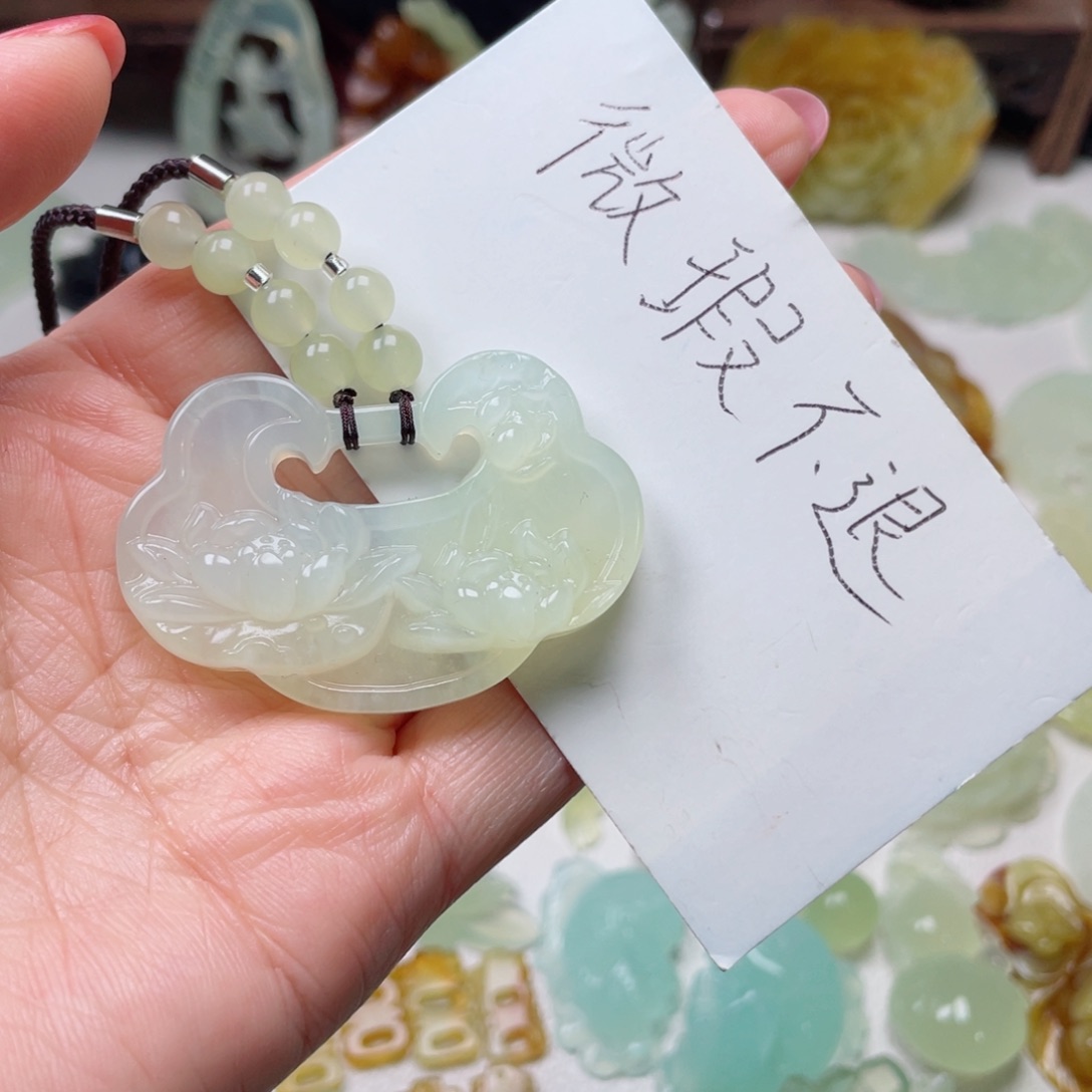 蛇纹石玉颈饰未镶嵌