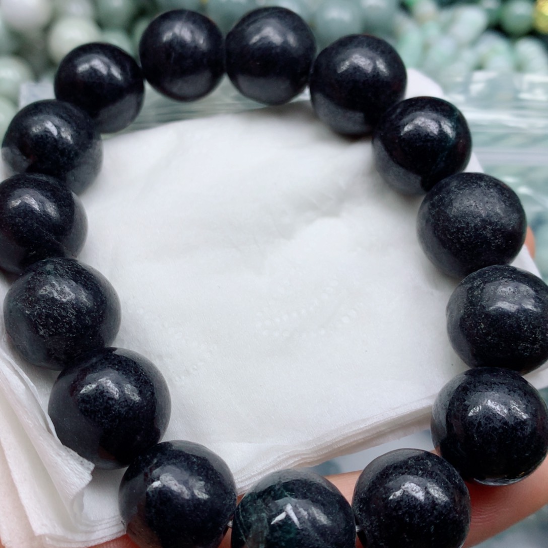 翡翠颈饰未镶嵌手串