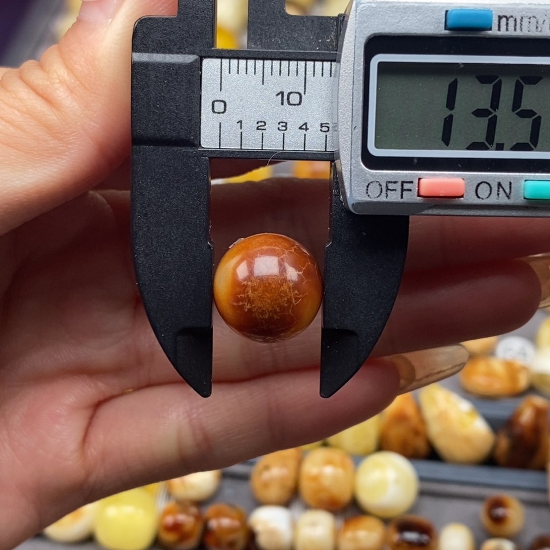 蜜蜡珠宝奇石未镶嵌