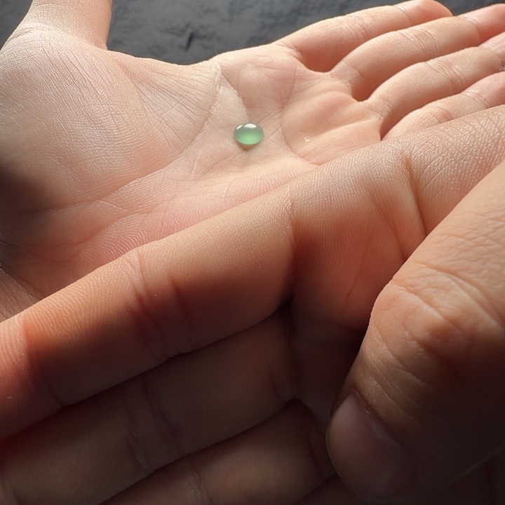 翡翠未镶嵌颈饰晴水戒面