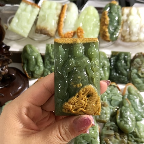 岫岩河磨玉（透闪石质玉）吊坠未镶嵌