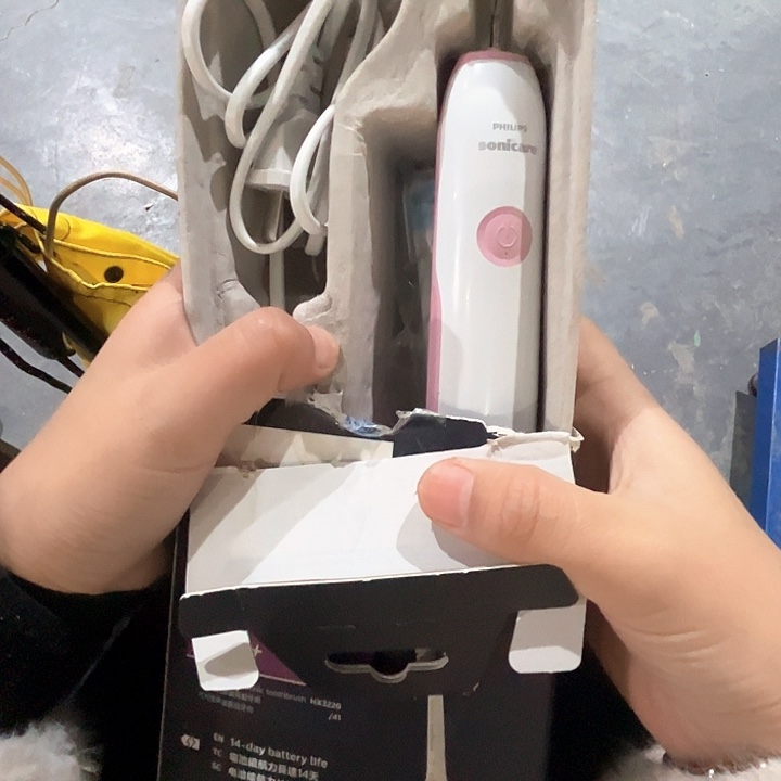 品牌牙刷包装瑕疵。     